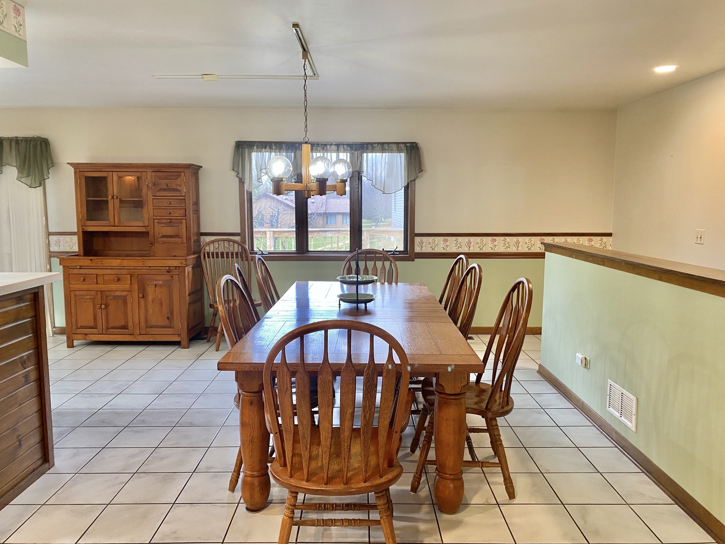 Woodstock, Illinois 60098, United States, 3 Bedrooms Bedrooms, ,3 BathroomsBathrooms,Residential,Active,248398