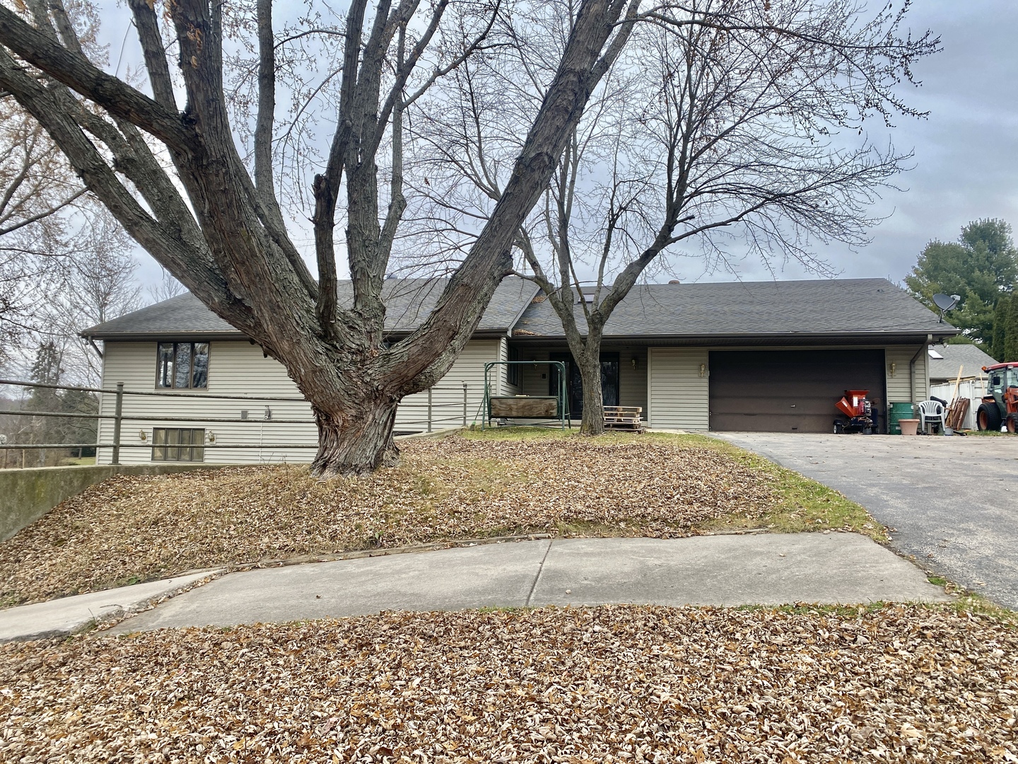 Woodstock, Illinois 60098, United States, 3 Bedrooms Bedrooms, ,3 BathroomsBathrooms,Residential,Active,248398