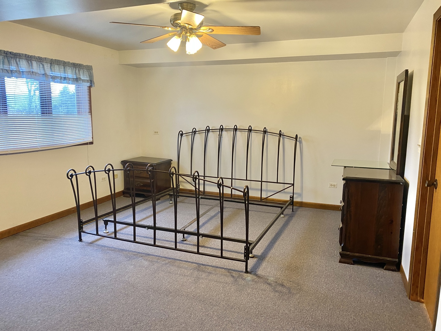 Woodstock, Illinois 60098, United States, 3 Bedrooms Bedrooms, ,3 BathroomsBathrooms,Residential,Active,248398