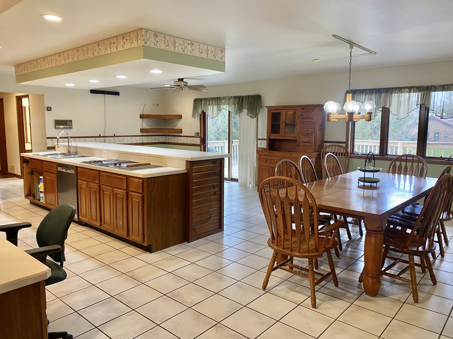 Woodstock, Illinois 60098, United States, 3 Bedrooms Bedrooms, ,3 BathroomsBathrooms,Residential,Active,248398