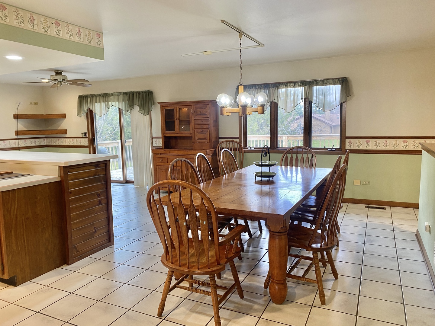 Woodstock, Illinois 60098, United States, 3 Bedrooms Bedrooms, ,3 BathroomsBathrooms,Residential,Active,248398