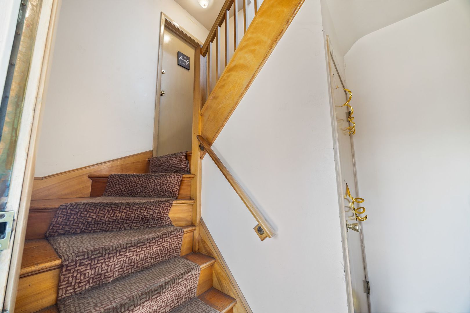 2511 N LARAMIE Avenue