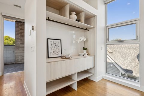 Tiny photo for 2610 N Mildred Avenue #201, Chicago, IL 60614 (MLS # 12434429)