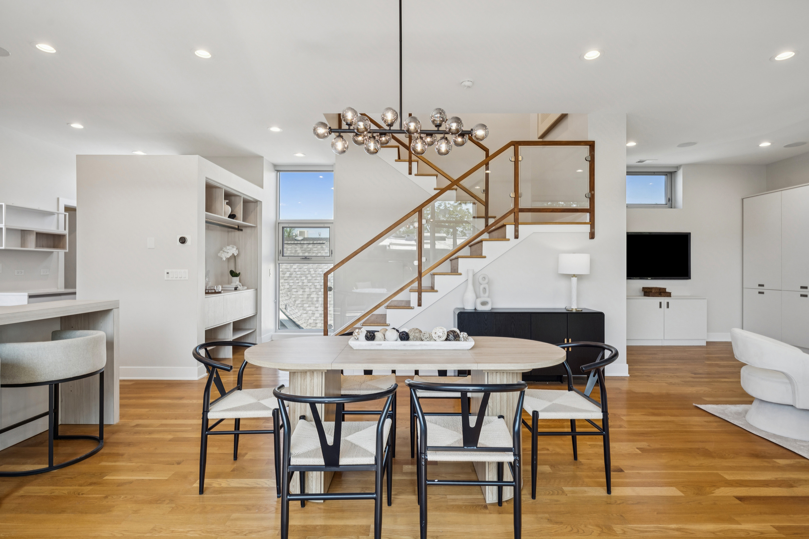 2610 N Mildred Avenue 201