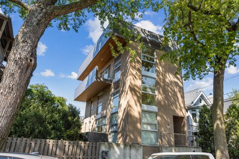 Photo of 2610 N Mildred Avenue #201, Chicago, IL 60614 (MLS # 12434429)