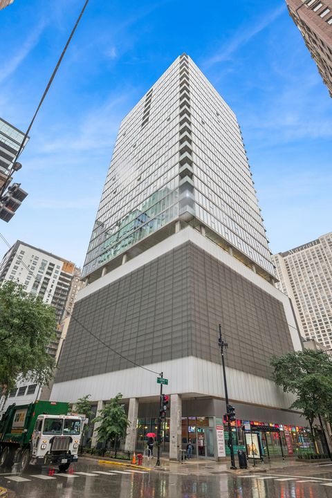 Photo of 550 N St Clair Street #2105, Chicago, IL 60611 (MLS # 12676293)