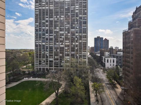 Tiny photo for 5555 N SHERIDAN Road #807, Chicago, IL 60640 (MLS # 12625012)
