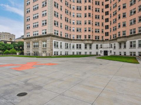 Tiny photo for 5555 N SHERIDAN Road #807, Chicago, IL 60640 (MLS # 12625012)