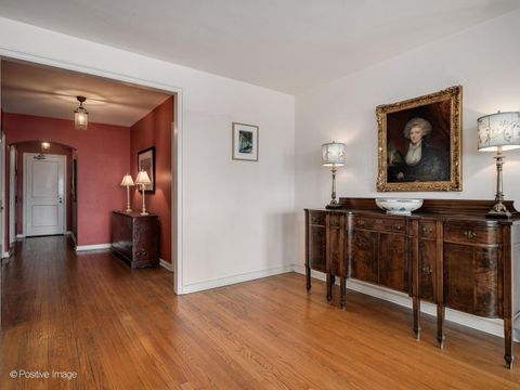 Tiny photo for 5555 N SHERIDAN Road #807, Chicago, IL 60640 (MLS # 12625012)