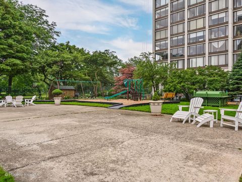 Tiny photo for 5555 N SHERIDAN Road #807, Chicago, IL 60640 (MLS # 12625012)