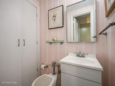 Tiny photo for 5555 N SHERIDAN Road #807, Chicago, IL 60640 (MLS # 12625012)