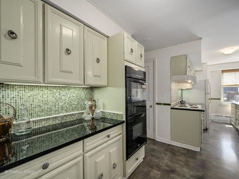 Tiny photo for 5555 N SHERIDAN Road #807, Chicago, IL 60640 (MLS # 12625012)