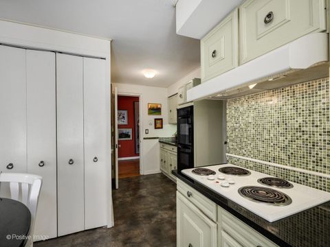 Tiny photo for 5555 N SHERIDAN Road #807, Chicago, IL 60640 (MLS # 12625012)