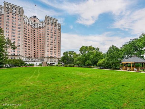 Tiny photo for 5555 N SHERIDAN Road #807, Chicago, IL 60640 (MLS # 12625012)