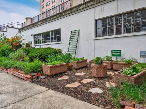 Tiny photo for 5555 N SHERIDAN Road #807, Chicago, IL 60640 (MLS # 12625012)