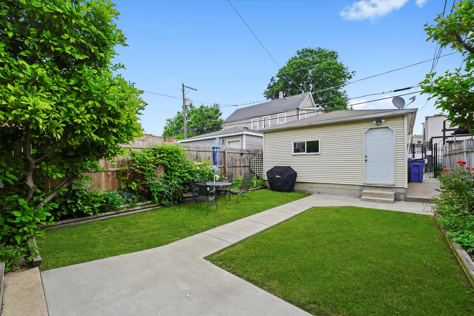 1637 N Keeler Avenue