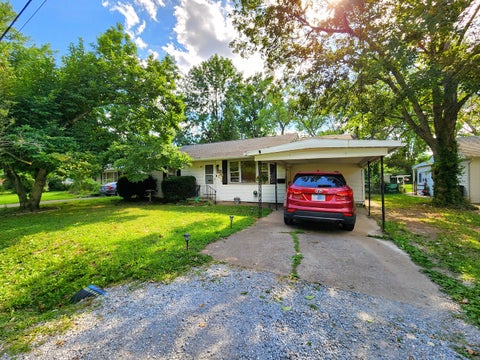 Tiny photo for 404 N Smith Street, Carbondale, IL 62901 (MLS # 12764938)