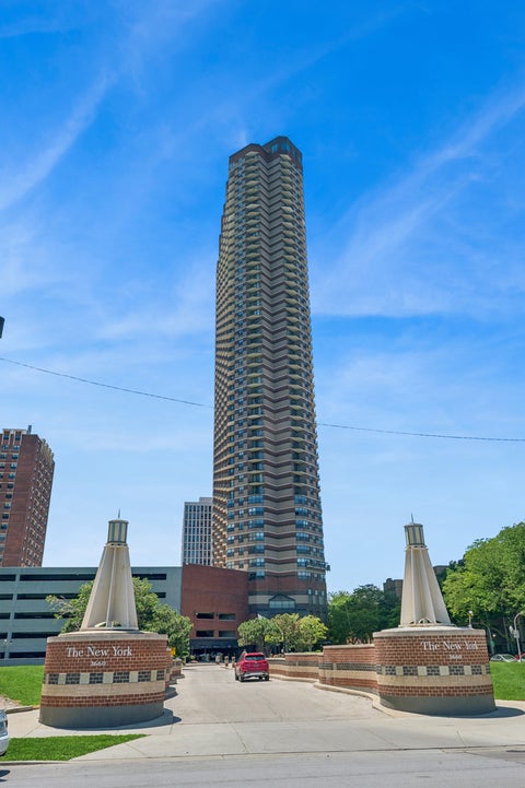 Photo of 3660 N Lake Shore Drive #2812, Chicago, IL 60613 (MLS # 12684797)