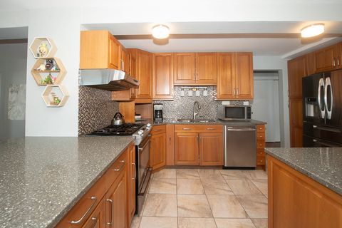 Tiny photo for 5801 N SHERIDAN Road #18C, Chicago, IL 60660 (MLS # 12596170)