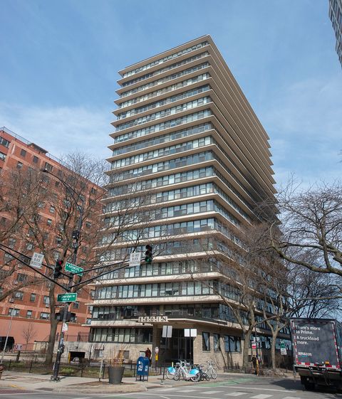 Photo of 5801 N SHERIDAN Road #18C, Chicago, IL 60660 (MLS # 12596170)