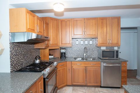 Tiny photo for 5801 N SHERIDAN Road #18C, Chicago, IL 60660 (MLS # 12596170)