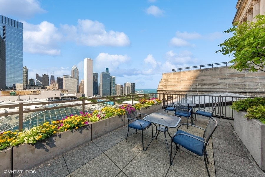310 S Michigan Avenue 812