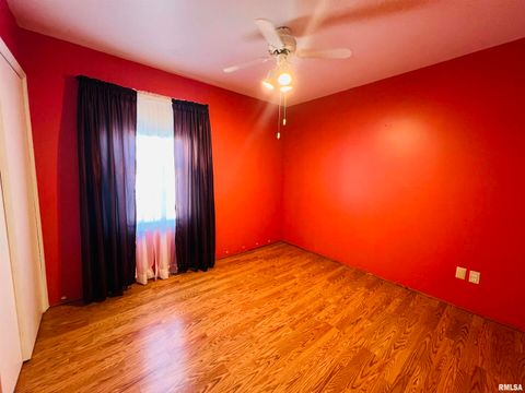 Tiny photo for 295 Country Acres Road, Eldorado, IL 62930 (MLS # EB460052)