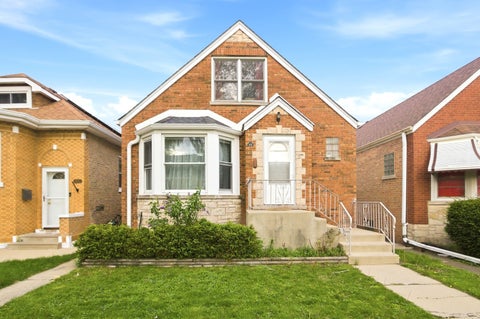 Photo of 5221 N Marmora Avenue, Chicago, IL 60630 (MLS # 12762491)