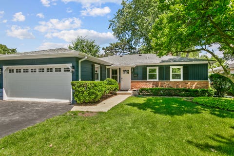 Photo of 145 Walton Street, Barrington, IL 60010 (MLS # 12666041)