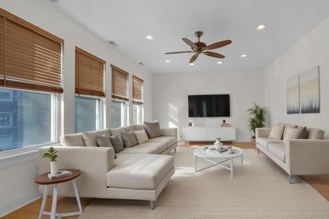 Tiny photo for 6811 N Lakewood Avenue #1W, Chicago, IL 60626 (MLS # 12557242)