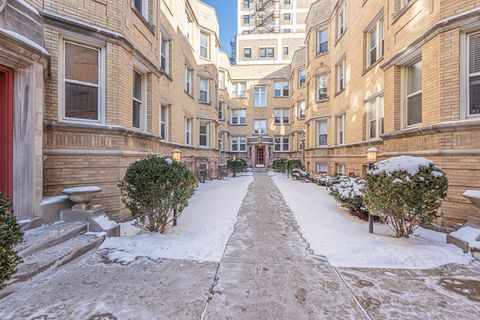 Tiny photo for 6811 N Lakewood Avenue #1W, Chicago, IL 60626 (MLS # 12557242)