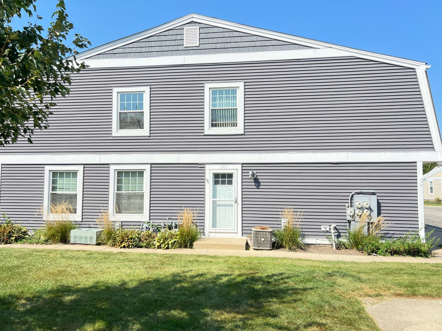 358 E FARMINGDALE Circle