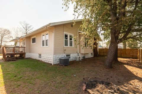 Tiny photo for 1940 Logan Street, Murphysboro, IL 62966 (MLS # 12603306)