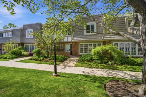 Photo of 1490 Avignon Court, Highland Park, IL 60035 (MLS # 12649269)