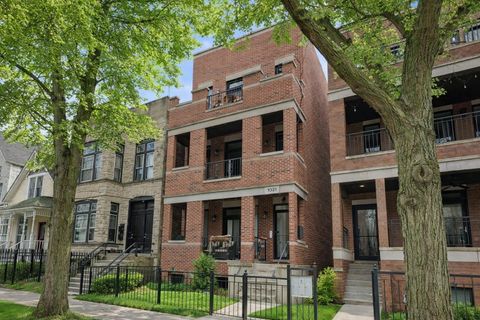 1031 W Newport Avenue 3 Chicago IL 60657