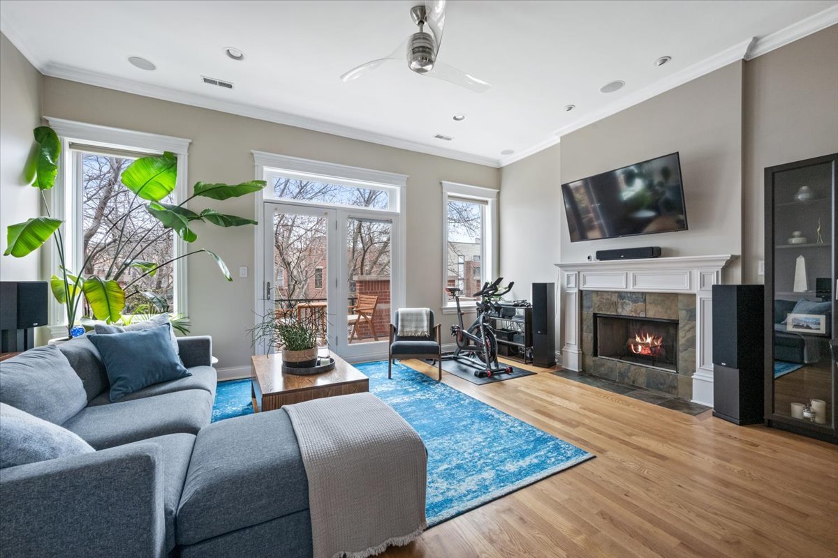 1031 W Newport Avenue 3