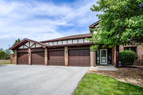 Photo of 9822 Mill Drive W #B2, Palos Park, IL 60464 (MLS # 12650847)