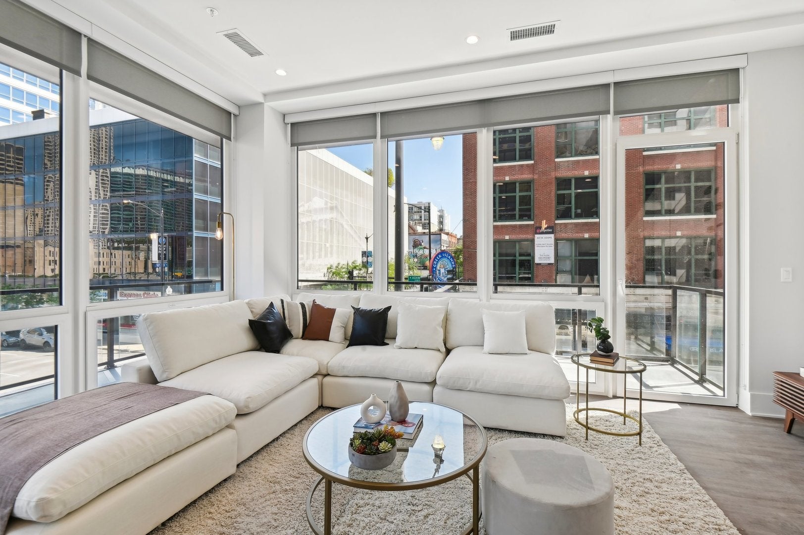 812 W Adams Street 504