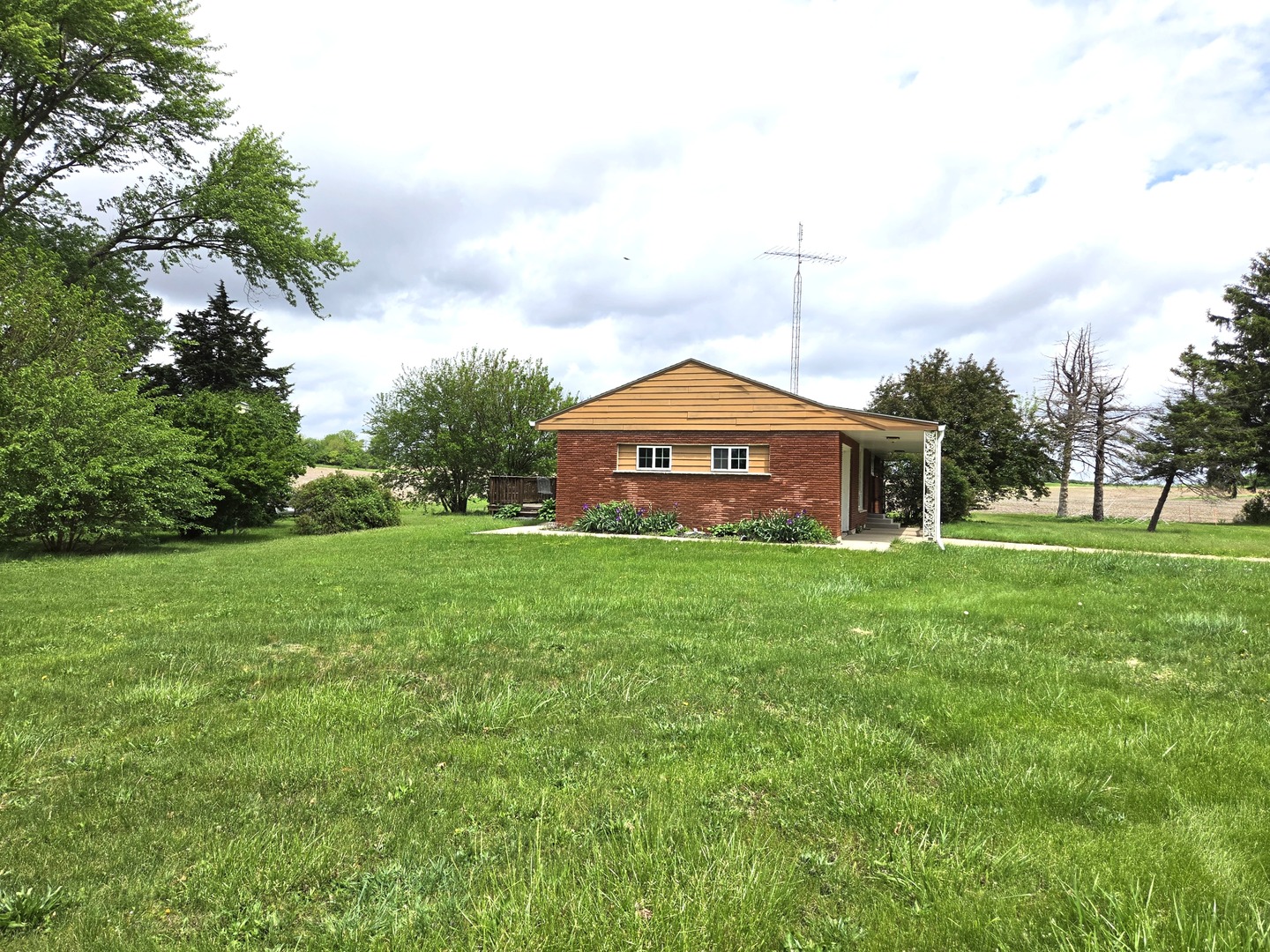 2335 N 30th Road