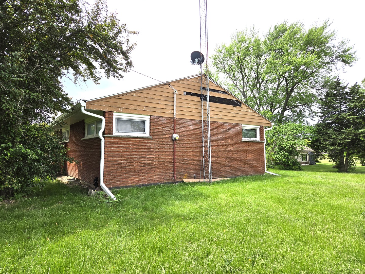 2335 N 30th Road
