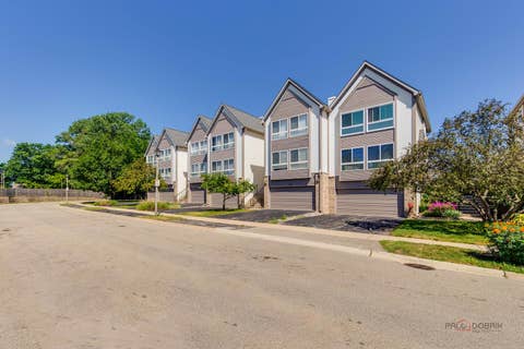 Tiny photo for 668 E Fountainview Drive, Mundelein, IL 60060 (MLS # 12715698)