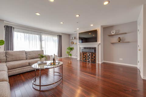 Tiny photo for 668 E Fountainview Drive, Mundelein, IL 60060 (MLS # 12715698)