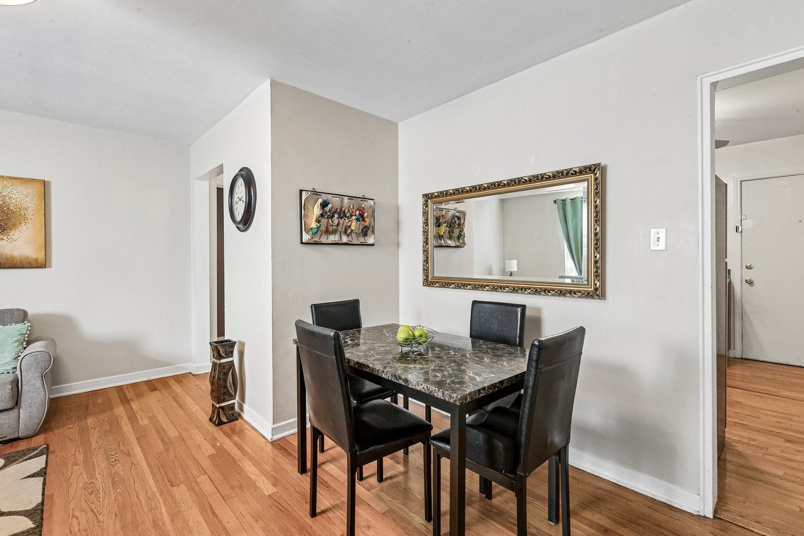 7145 N Washtenaw Avenue 2-N
