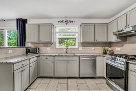 Tiny photo for 269 Concord Square, Gurnee, IL 60031 (MLS # 12675218)