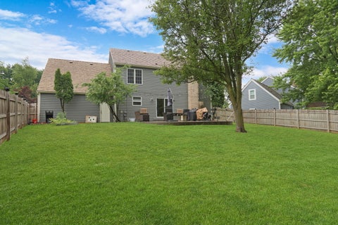 Tiny photo for 269 Concord Square, Gurnee, IL 60031 (MLS # 12675218)