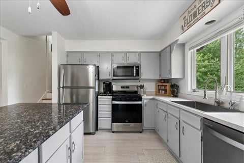 Tiny photo for 16 Woody Way, Oakwood Hills, IL 60013 (MLS # 12758079)