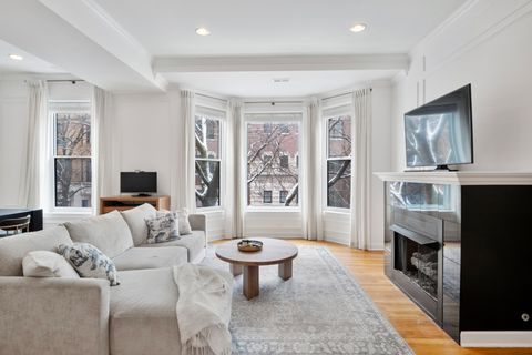 Tiny photo for 618 W Barry Avenue #2, Chicago, IL 60657 (MLS # 12596448)