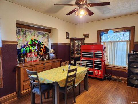 Tiny photo for 803 5TH Avenue S, Clinton, IA 52732 (MLS # QC4269928)