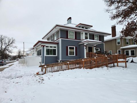 Tiny photo for 803 5TH Avenue S, Clinton, IA 52732 (MLS # QC4269928)