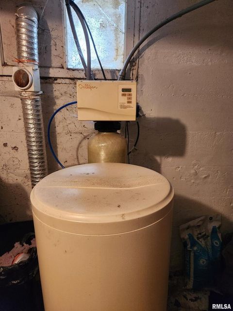 Tiny photo for 803 5th Ave S Avenue S, Clinton, IA 52732 (MLS # QC4269928)